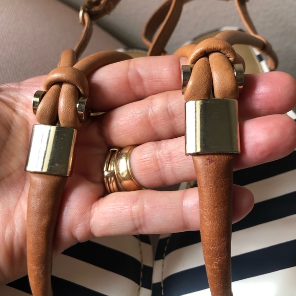 Gianni Bini Leather Navy Blue & Gold Tong Adjustable Ankle Strap Sandals 9.5 - Picture 6 of 16